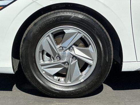 Used 2026 Hyundai Elantra SE FWD image 24