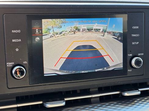 Used 2024 Kia Carnival LX FWD image 20