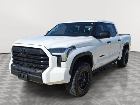 Used 2022 Toyota Tundra SR5 w/ SR5 Convenience Package AWD/4WD image 3