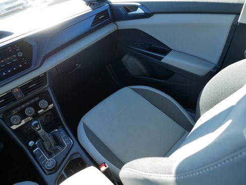 Used 2023 Volkswagen Taos SE image 11