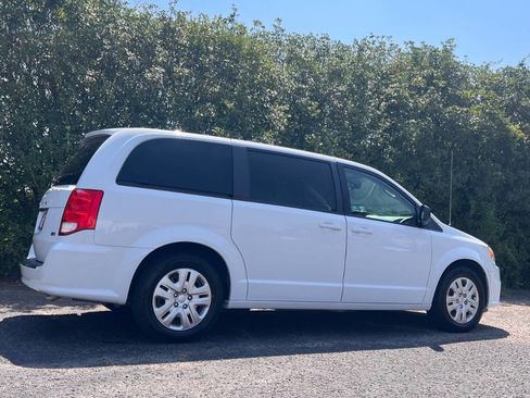 Used 2018 Dodge Grand Caravan SE w/ UConnect Hands-Free Group FWD image 7