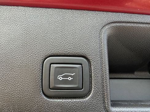 Used 2024 GMC Terrain SLT w/ Infotainment Package II AWD/4WD image 16