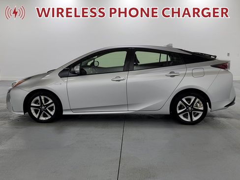 Used 2016 Toyota Prius Three Touring FWD image 5