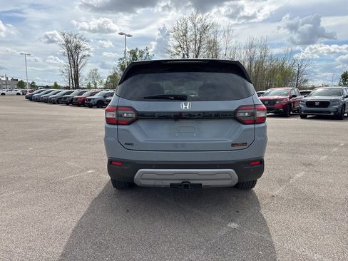 Used 2024 Honda Pilot TrailSport image 11