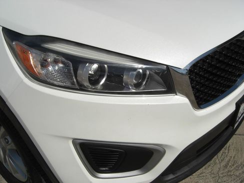 Used 2018 Kia Sorento FWD image 18