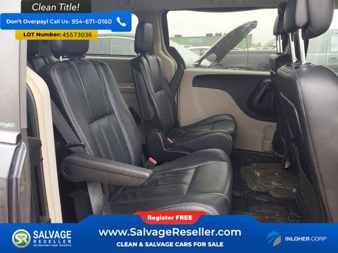 Used 2014 Chrysler Town & Country Touring FWD image 15