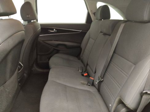 Used 2020 Kia Sorento LX image 18