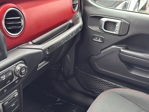 Used 2019 Jeep Wrangler Unlimited Rubicon w/ LED Lighting Group image 25