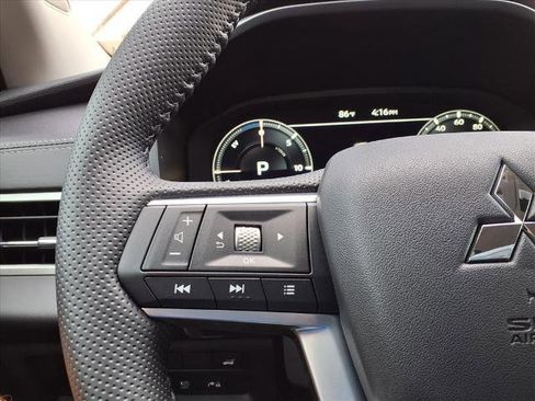 New 2025 Mitsubishi Outlander SE AWD/4WD image 18