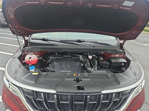 Used 2023 Kia Carnival LX image 10