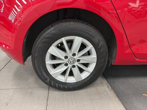 Used 2016 Volkswagen Golf S image 16