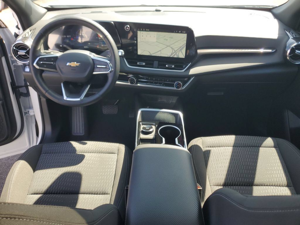 Used 2026 Chevrolet Equinox LT w/ Safety and Technology Package FWD image 21