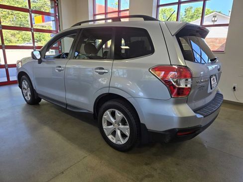 Used 2014 Subaru Forester 2.5i Limited AWD/4WD image 5
