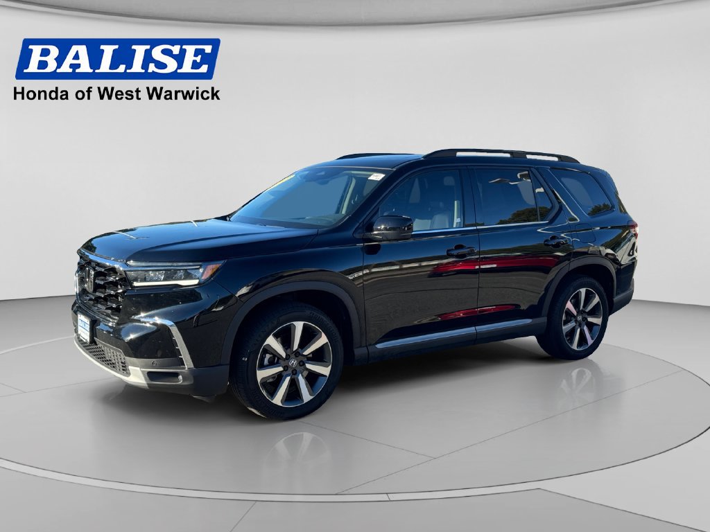 Used 2025 Honda Pilot Touring image 1