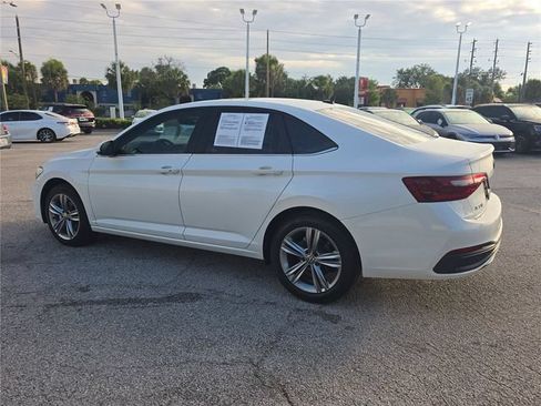 Used 2023 Volkswagen Jetta SE w/ Panoramic Sunroof Package FWD image 6