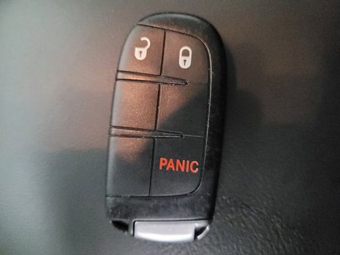 Used 2019 Dodge Journey SE FWD image 32