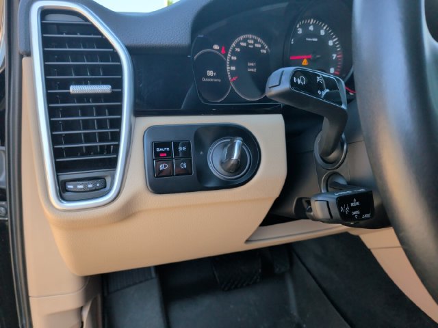 Used 2021 Porsche Cayenne AWD/4WD image 18