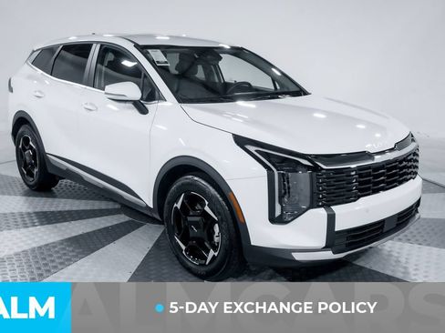 Used 2026 Kia Sportage EX FWD image 3