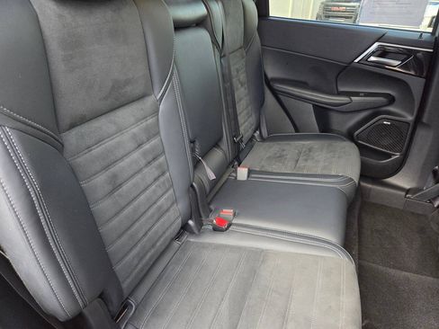 Used 2025 Mitsubishi Outlander SE FWD image 11