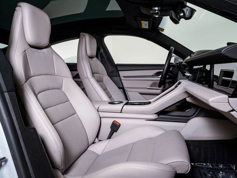 Certified 2025 Porsche Taycan image 15