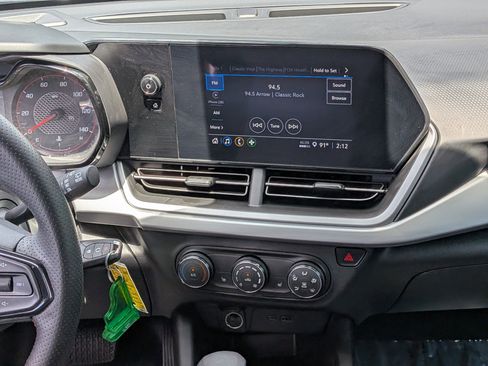 Used 2024 Chevrolet Trax RS w/ Sunroof Package FWD image 18