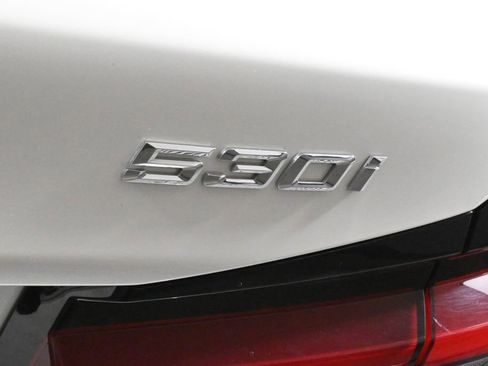 Certified 2022 BMW 530i xDrive w/ Convenience Package image 37