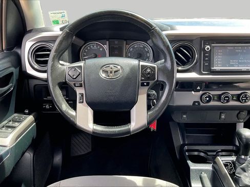 Used 2017 Toyota Tacoma SR5 w/ Tow Package RWD image 6
