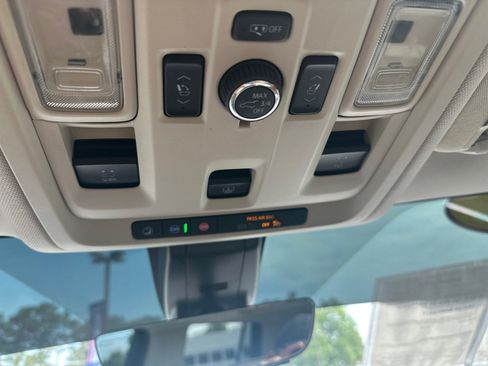 Used 2021 GMC Yukon Denali w/ Denali Premium Package AWD/4WD image 23
