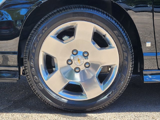 Used 2007 Chevrolet Monte Carlo SS w/ Silver Rally Stripe Package FWD image 9