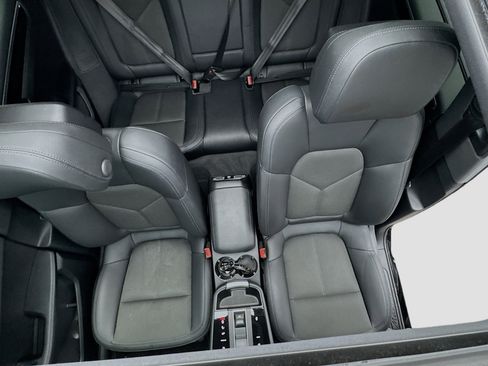 Used 2022 Porsche Macan image 14