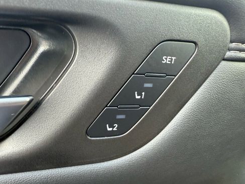 Used 2025 Nissan Pathfinder Platinum image 43