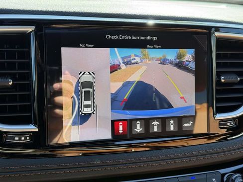 New 2026 Chrysler Pacifica Pinnacle FWD image 29