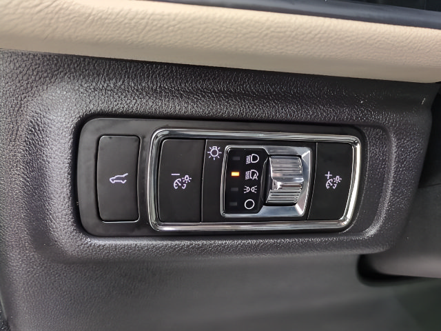 Used 2025 Lincoln Corsair Reserve w/ Equipment Group 202A AWD/4WD image 24