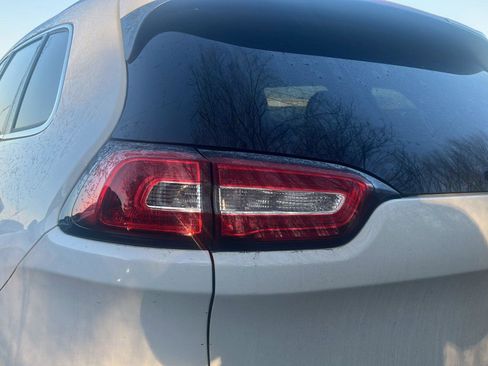 Used 2016 Jeep Cherokee Limited image 9