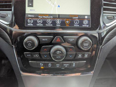 Used 2020 Jeep Grand Cherokee Altitude AWD/4WD image 23