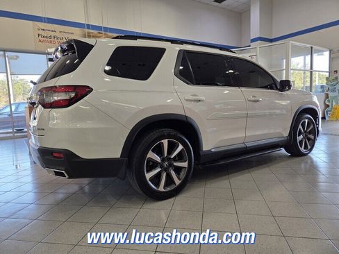 Used 2025 Honda Pilot Elite image 4