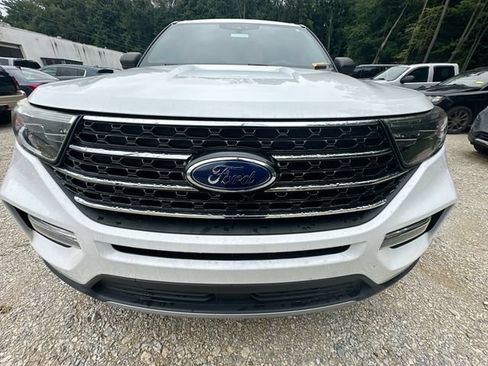 Used 2020 Ford Explorer XLT w/ Equipment Group 202A AWD/4WD image 32