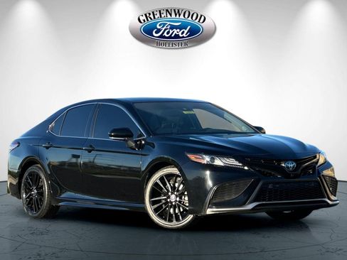 Used 2022 Toyota Camry XSE w/ Navigation Upgrade Package image 2