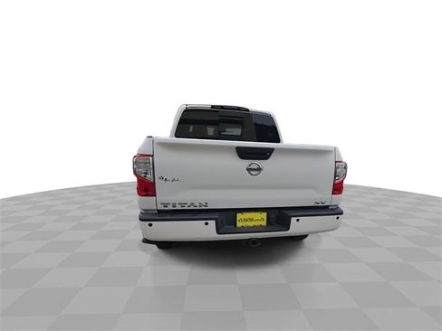 Used 2018 Nissan Titan SV w/ SV Convenience Package image 7