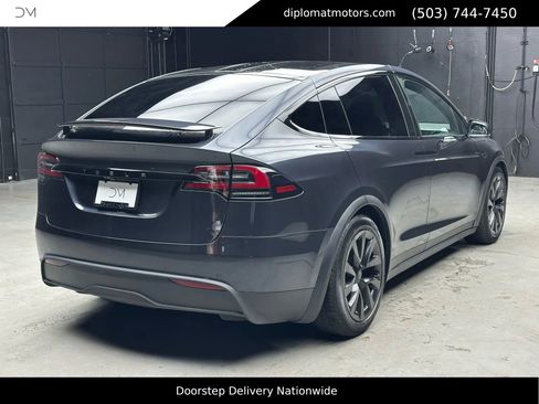 Used 2024 Tesla Model X image 7