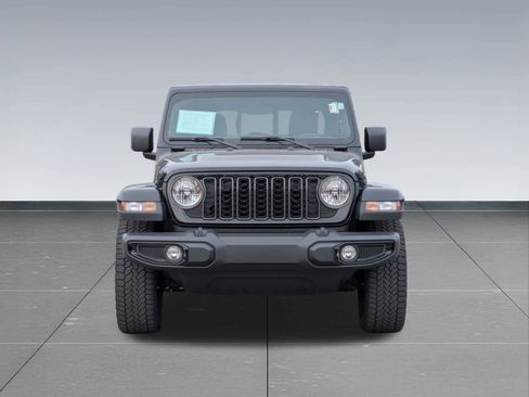 Used 2024 Jeep Gladiator Sport image 9