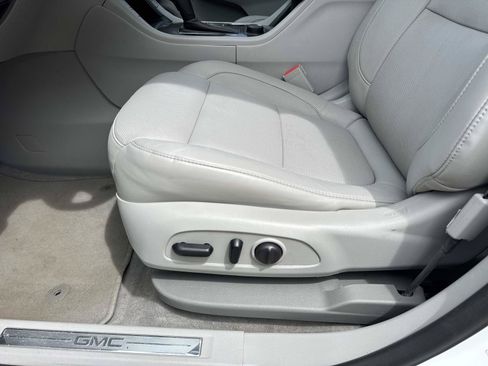 Used 2019 GMC Acadia SLT FWD image 16