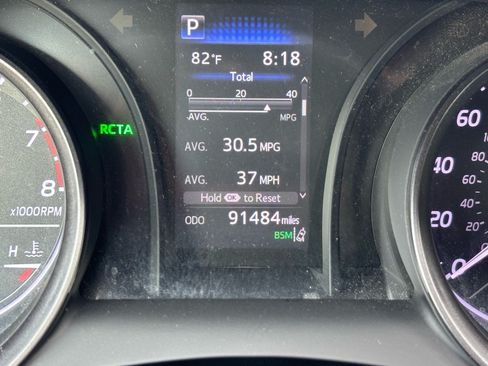 Used 2022 Toyota Camry SE w/ Convenience Package FWD image 11