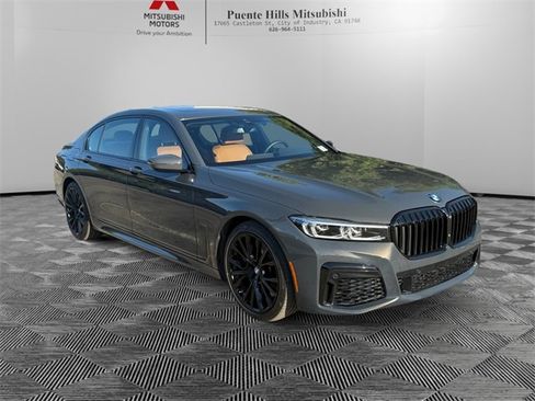 Used 2022 BMW 740i 740i w/ M Sport Package image 3