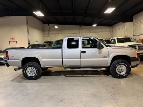 Used 2006 Chevrolet Silverado 3500 LT w/ Heavy-Duty Power Package image 6
