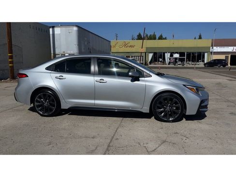 Used 2024 Toyota Corolla SE image 4