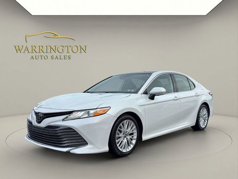 Used 2019 Toyota Camry XLE image 3