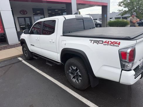 Used 2023 Toyota Tacoma TRD Off-Road w/ Technology Package AWD/4WD image 3