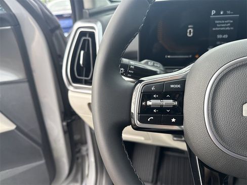 New 2025 Kia Sorento S image 18