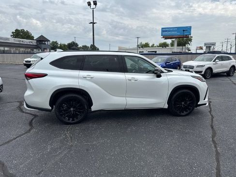 Used 2023 Toyota Highlander XSE AWD/4WD image 4